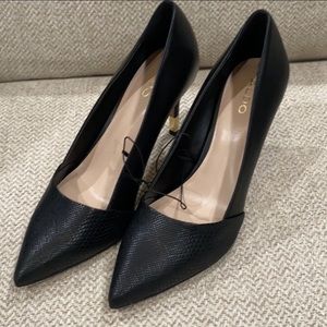 Aldo pointed toe, gold accent black heels